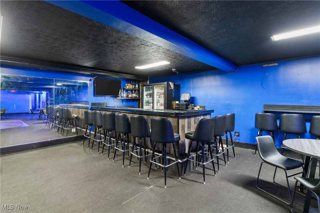 Voris - Commercial Sale
