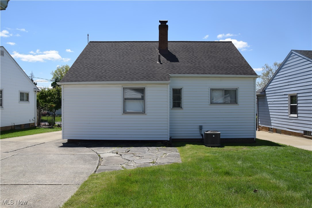 20607 Donny Brook Road, Maple Heights, Ohio image 4