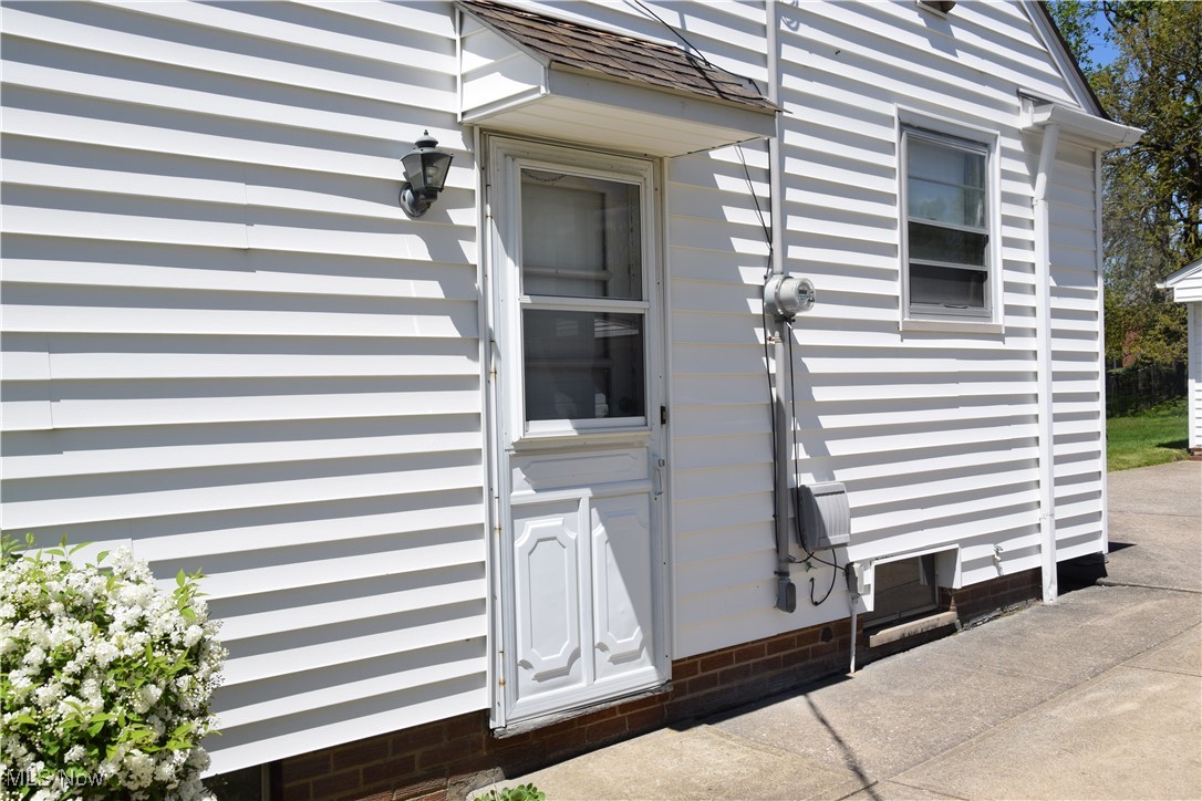 20607 Donny Brook Road, Maple Heights, Ohio image 3