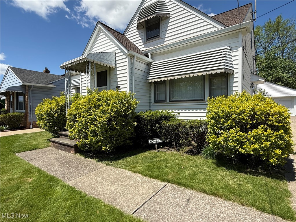 20607 Donny Brook Road, Maple Heights, Ohio image 2