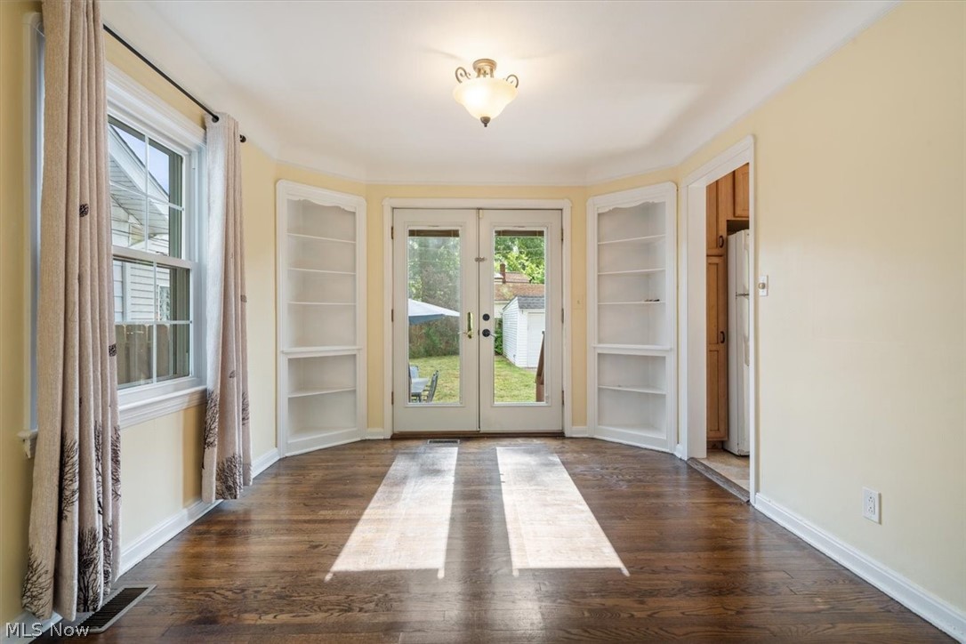 Riverside Manor - Residential