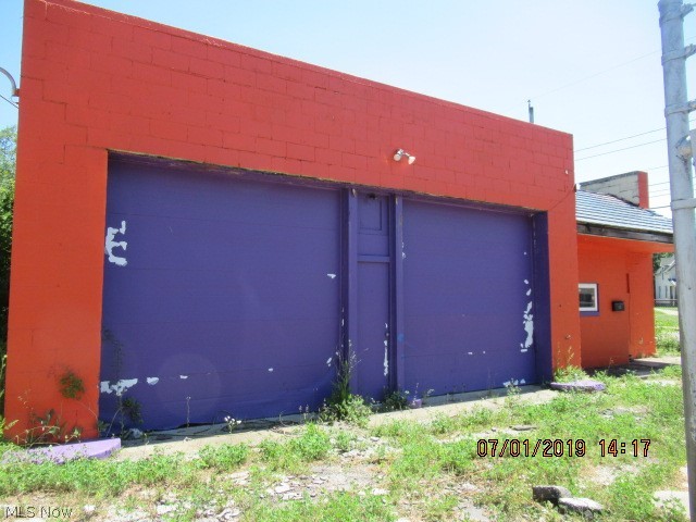 Previously a 2 Bay Service Station currently listed on the county auditors website as a Manual Car Wash containing a Half-Bath this commercial building is ready for a multitude of uses. Bidding ends 6/25/2020