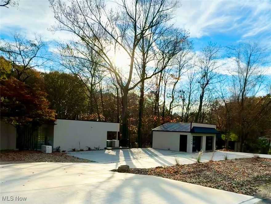 Welcome to this stunning, unforgettable cliffside home with a unique architectural style featuring flat roofs. This four-bedroom, 3 1/2 bath residence is designed for luxurious living and entertaining. The eat-in kitchen boasts a balcony and fireplace, perfect for cozy meals. The master bedroom offers a private balcony and fireplace, a walk-in closet, a walk-in shower/soaking tub, and dual vanity sinks, creating a serene retreat. The great room is a showstopper with its dramatic floor-to-ceiling windows and double sliding glass doors that open to a spacious balcony. The large deck is perfect for entertaining, offering ample space for outdoor dining, lounging, and enjoying the serene surroundings. Overlooking a peaceful creek, the deck provides a tranquil setting where you can unwind and take in the natural wooded beauty. 

This home also features an endless hot water tank, a whole house generator, two furnaces, and two AC units for comfort. The skylights also enhance the natural lighting throughout. Additionally, the property features a circle driveway and a detached two-car garage, adding convenience and ample parking space. Whether you're hosting a gathering or simply relaxing with a book, the outdoor spaces of this home are designed to enhance your lifestyle and provide a seamless connection to nature. Don't miss the opportunity to own this extraordinary home!