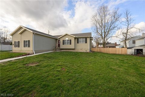 Homes For Sale - 223 E 9th Street<br/> Uhrichsville, OH 44683