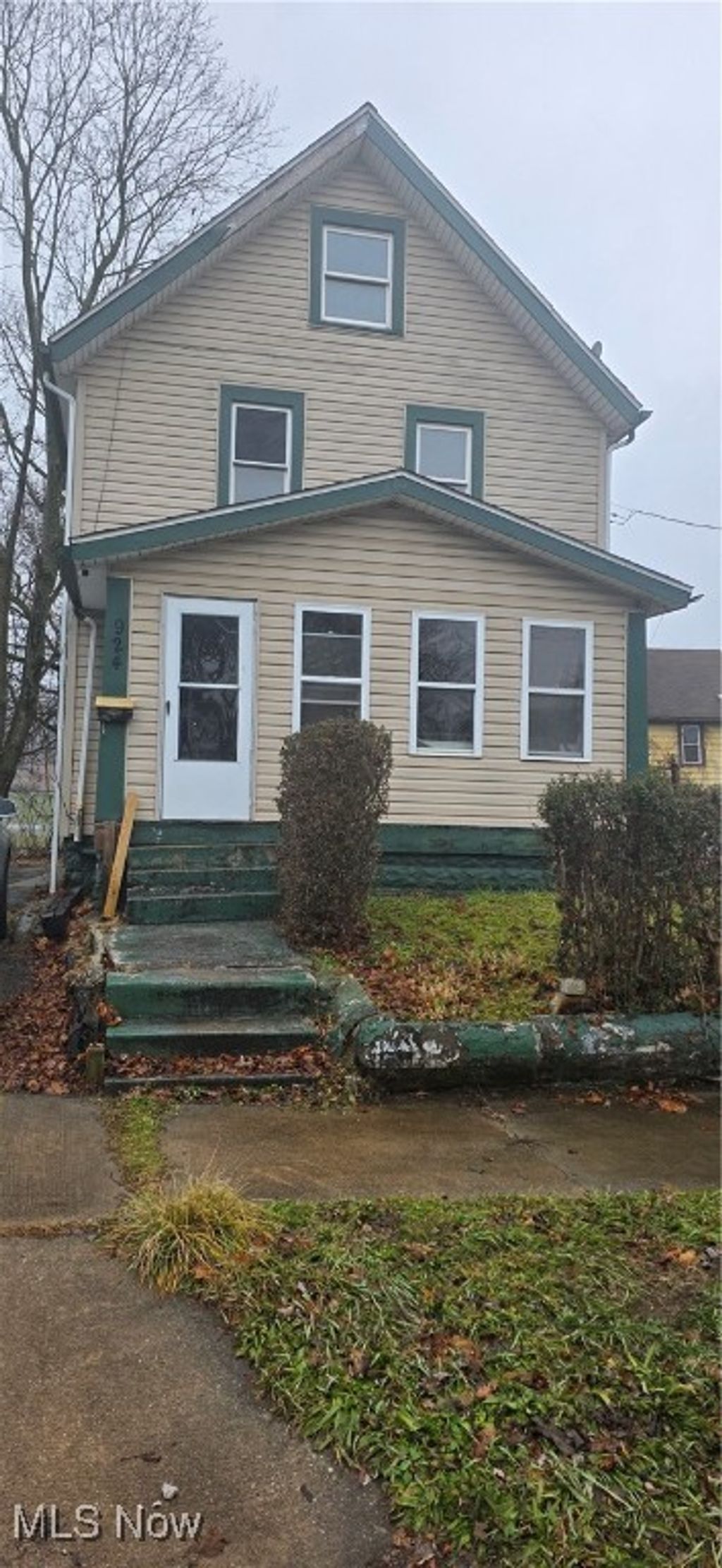 Photo of 924 Lane Street, Akron, OH 44307 (MLS # 5181961)