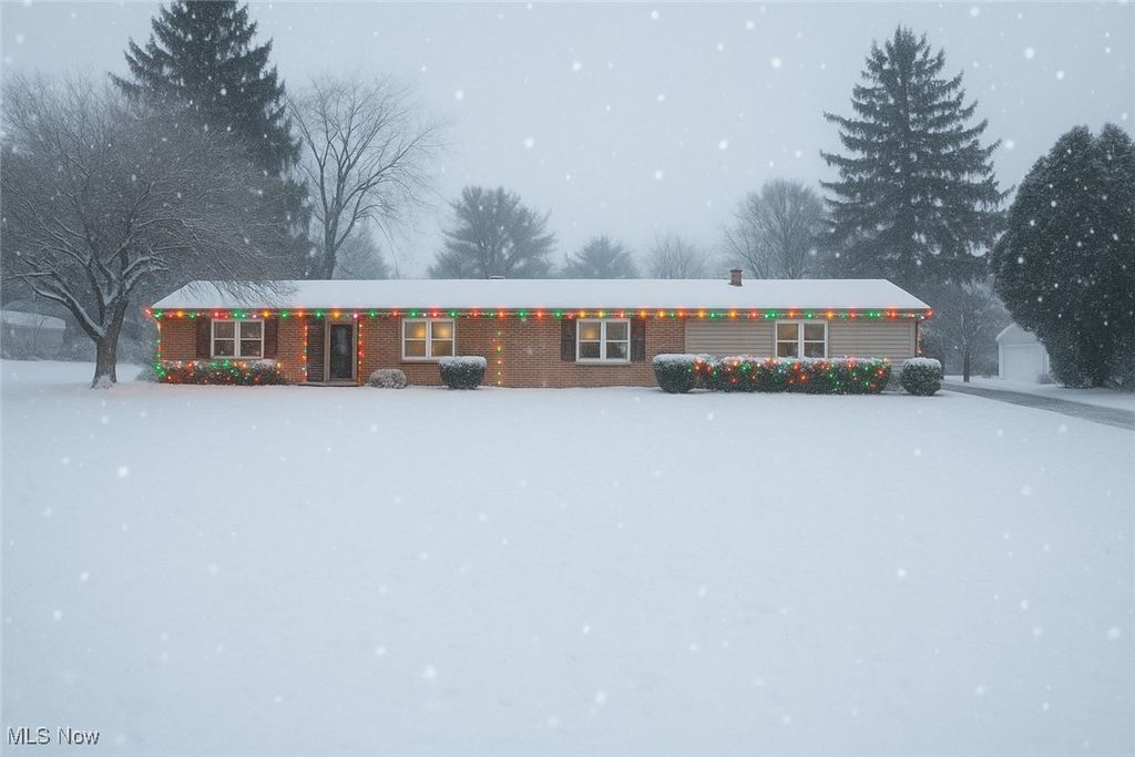 Photo of 8304 Sharon Avenue NW, North Canton, OH 44720 (MLS # 5176249)