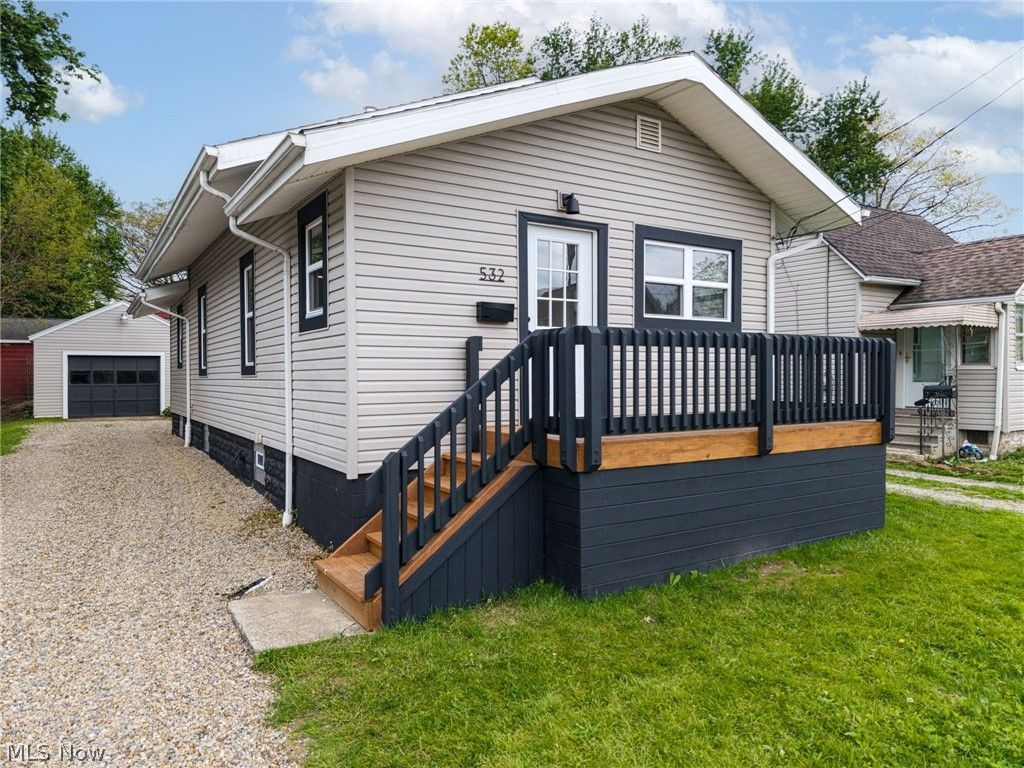 Photo of 532 Washington Avenue, Barberton, OH 44203 (MLS # 5207604)