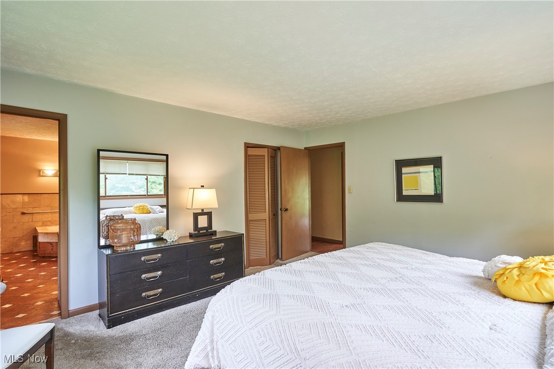 3196 Shade Road, Akron, Ohio image 15