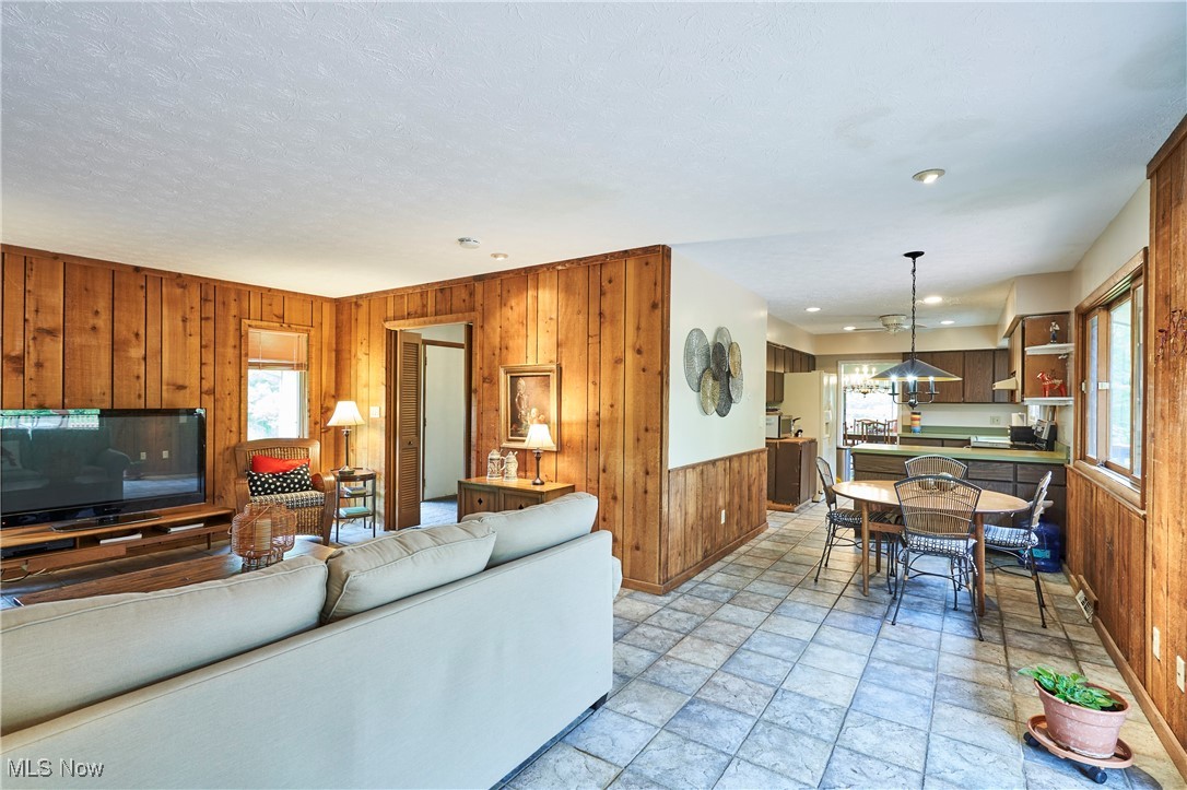 3196 Shade Road, Akron, Ohio image 11