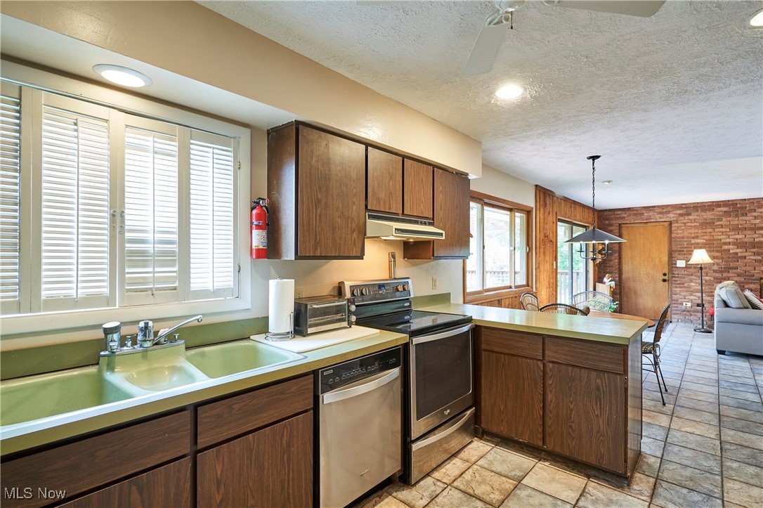 3196 Shade Road, Akron, Ohio image 7