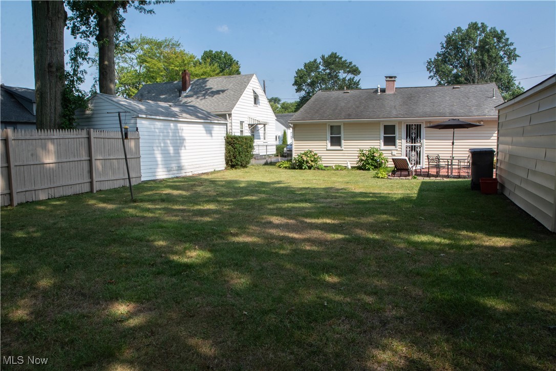 Photo 6 of 16 of 1665 Everett Avenue house