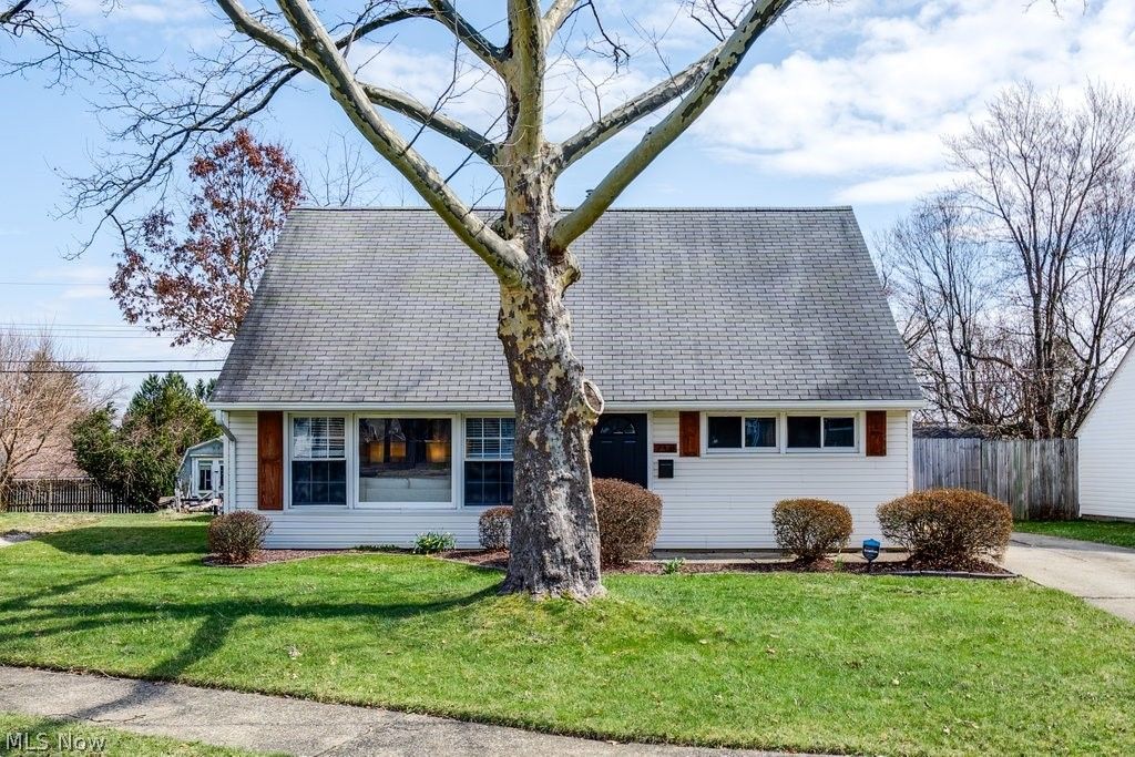 Photo of 2331 Larchdale Drive, Cuyahoga Falls, OH 44221 (MLS # 5196991)