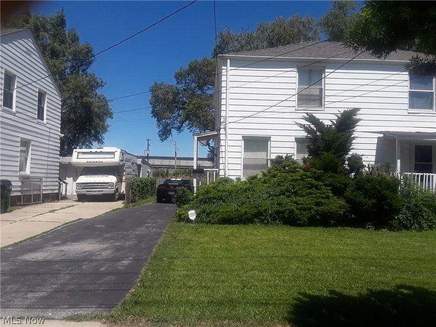 Recently rehabbed and rented with a great tenant who is willing to stay, this violation free City of Euclid Half Duplex is ready for the next investor. Start enjoying quiet and easy ROI today.