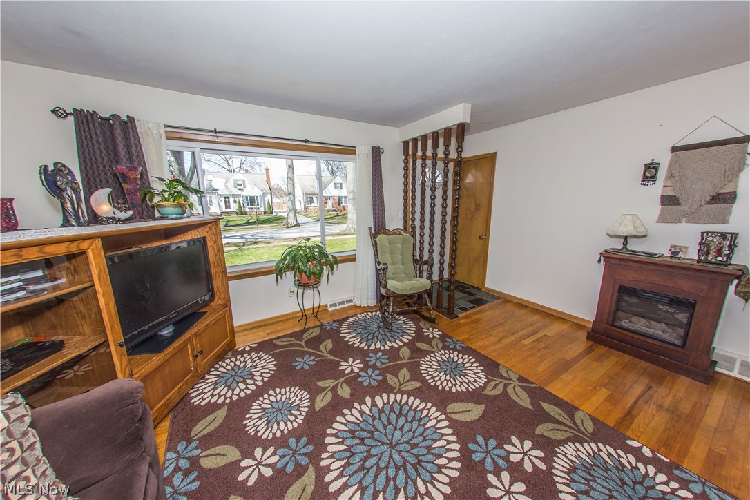 Harold J Whites 01 - Residential