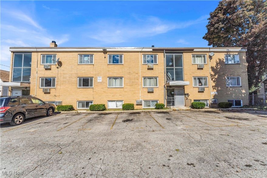 1415 Wyandotte Ave | #206, Lakewood - Spacious 2-bed 1-bath multi-family home! Heat Included! //

$ 805 rent / $ 805 deposit //
$55 application fee per adult //
1-2 pets OK in this unit. After application pre-approval, a PetScreening is required for any animals to proceed with one of our properties; a PetScreening affidavit is still required if you have no pets. (Some breed restrictions apply per HUD guidelines). //
NO SMOKING //
1 time $139 non-refundable set up fee paid at lease signing //

$35/month required resident benefit package; can include personal property/liability insurance for an additional $10/month for $45/month total. //

After application Pre-Approval 1 applicant per household application is required to fill out a PetScreening application, before being about to proceed with placing a Reservation Fee for one of our properties. You will receive a pre-approval for your application and in order to proceed, the PetScreening is required. Even if you have NO pets - this application must be filled out. One time, non-refundable pet fee of $250-600 per animal applies to all pets & must be paid before or when you pay your first month rent. (No fee for qualified assistance animals). //

Our application is processed through secure site: Findigs, and they require ID and income verification. Without this, your application will not be processed. They offer 24/7 chat support on their application directly if you have any questions. //

BEDROOMS:2 //
BATHROOMS:1 //
APPLIANCES PROVIDED:N/A //
UTILITIES / RESIDENT RESPONSIBILITY: Resident pays electric and is responsible for snow removal. //

Serious inquiries only.