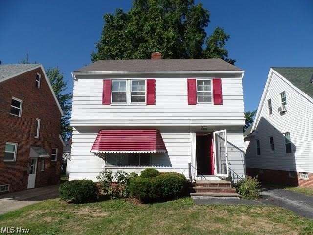 Wonderful 3 bd 1.5 bath Colonial on a wonderfully maintained and quiet street !!!