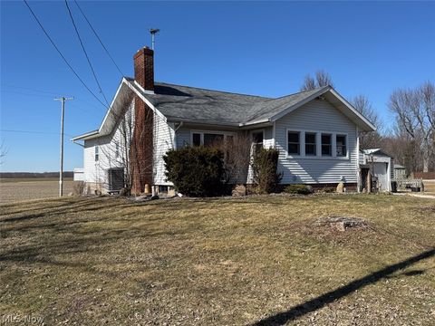 Homes For Sale - 10131 Columbus Road<br/> Stark County, Louisville, OH 44641