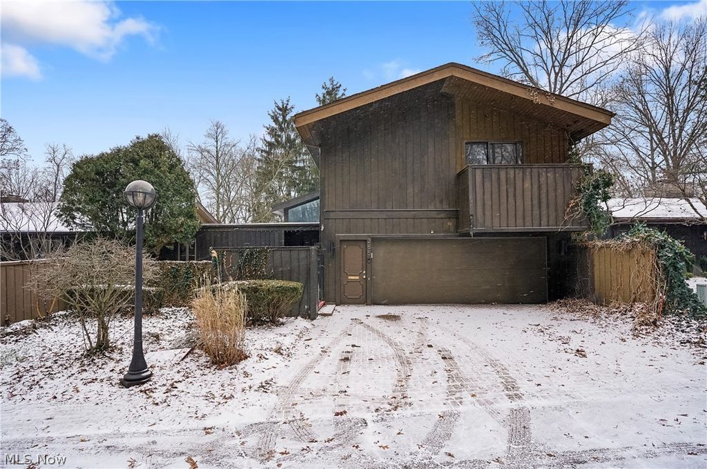 Photo of 285 North Road NE, Howland, OH 44484 (MLS # 5222429)