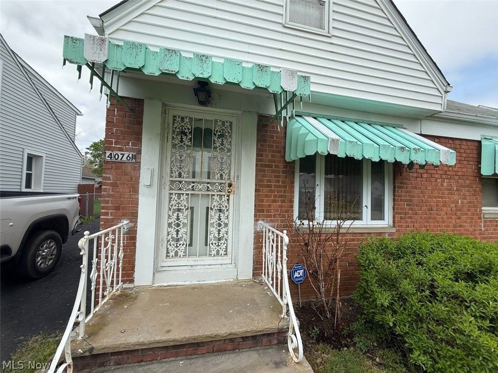 Photo of 4076 E 187th Street, Cleveland, OH 44122 (MLS # 5207913)