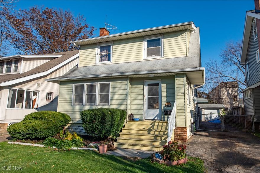 Welcome to 1279 Andrews Avenue! This home is situated on a residential street in a charming neighborhood, and the setting is perfect. The home features 3 bedrooms and 1.5 bathrooms. Convenient location close to shopping, dining, highway, and so much more. Schedule your private showing today. 
Open House will be on December 15th, 2024 from 4:30-6:00 pm. The property will be auctioned at 1:30 pm on December 23rd, 2024. Pre-View the home, day of auction on December 23rd, 2024 starting at 12:00 pm. Pre-Auction offers may be submitted up until 5:00 pm on December 22nd, 2024. POF/Pre-Approval required. Any desired inspections must be made prior to bidding.