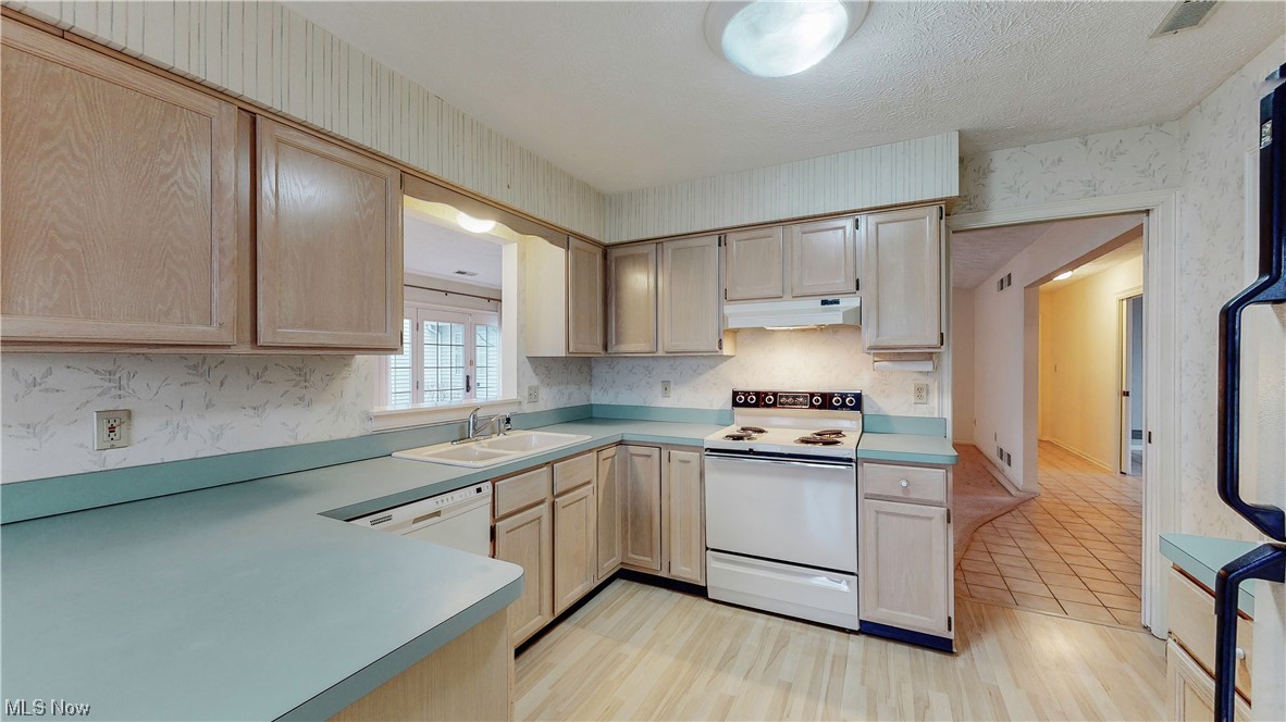 Shady Hollow Condo - Residential