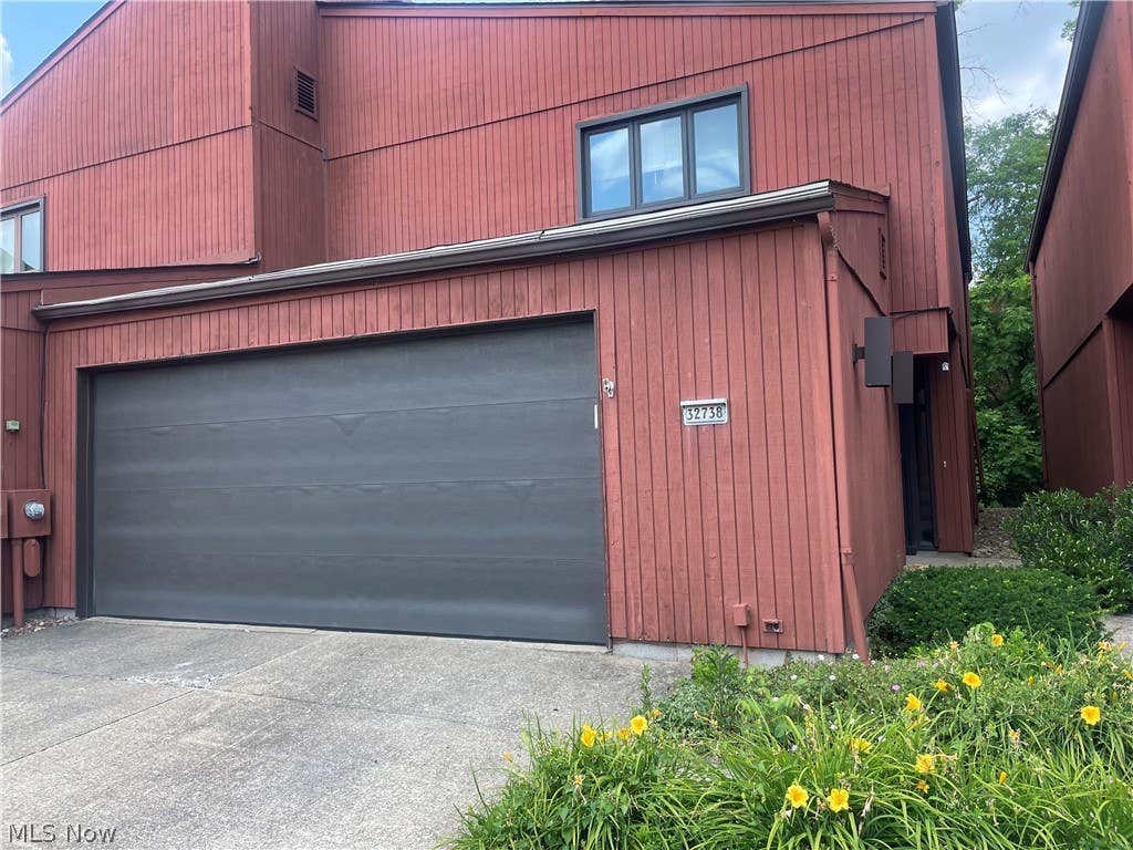 Photo of 32738 Willowbrook Lane, North Ridgeville, OH 44039 (MLS # 5224781)