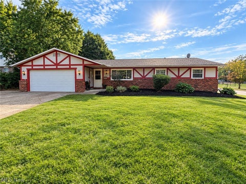 Homes For Sale - 5646 Vista Circle<br/> Willoughby, OH 44094