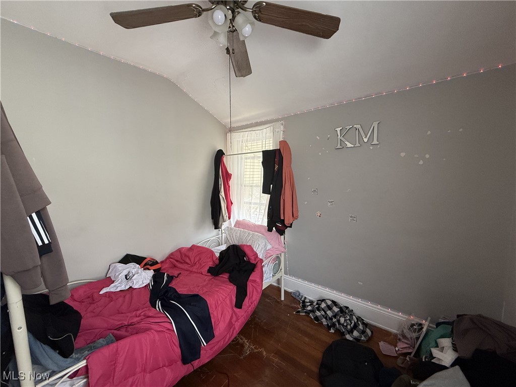 Henderson Realty Cos Lake Shr B - Residential