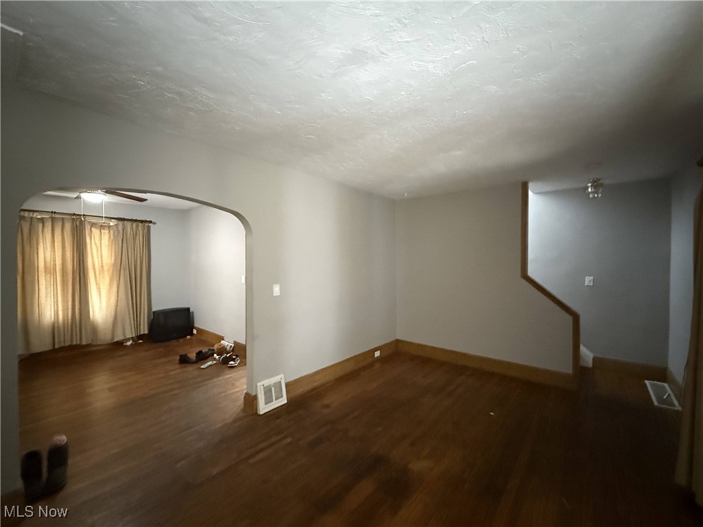 Henderson Realty Cos Lake Shr B - Residential