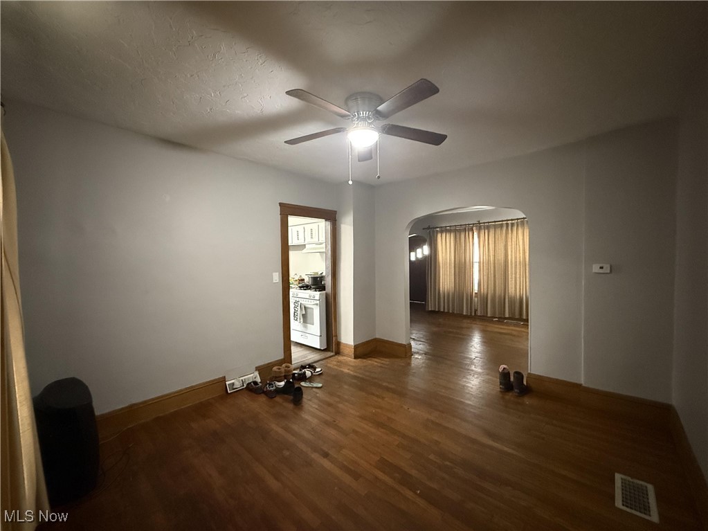 Henderson Realty Cos Lake Shr B - Residential