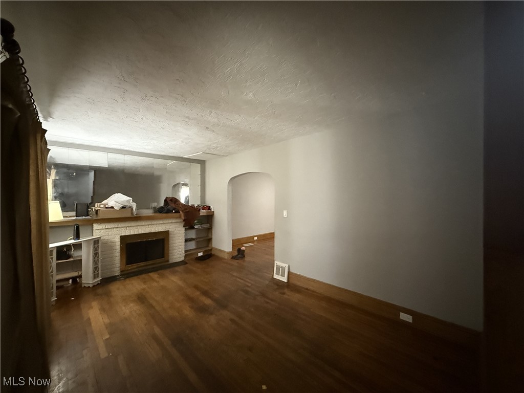 Henderson Realty Cos Lake Shr B - Residential