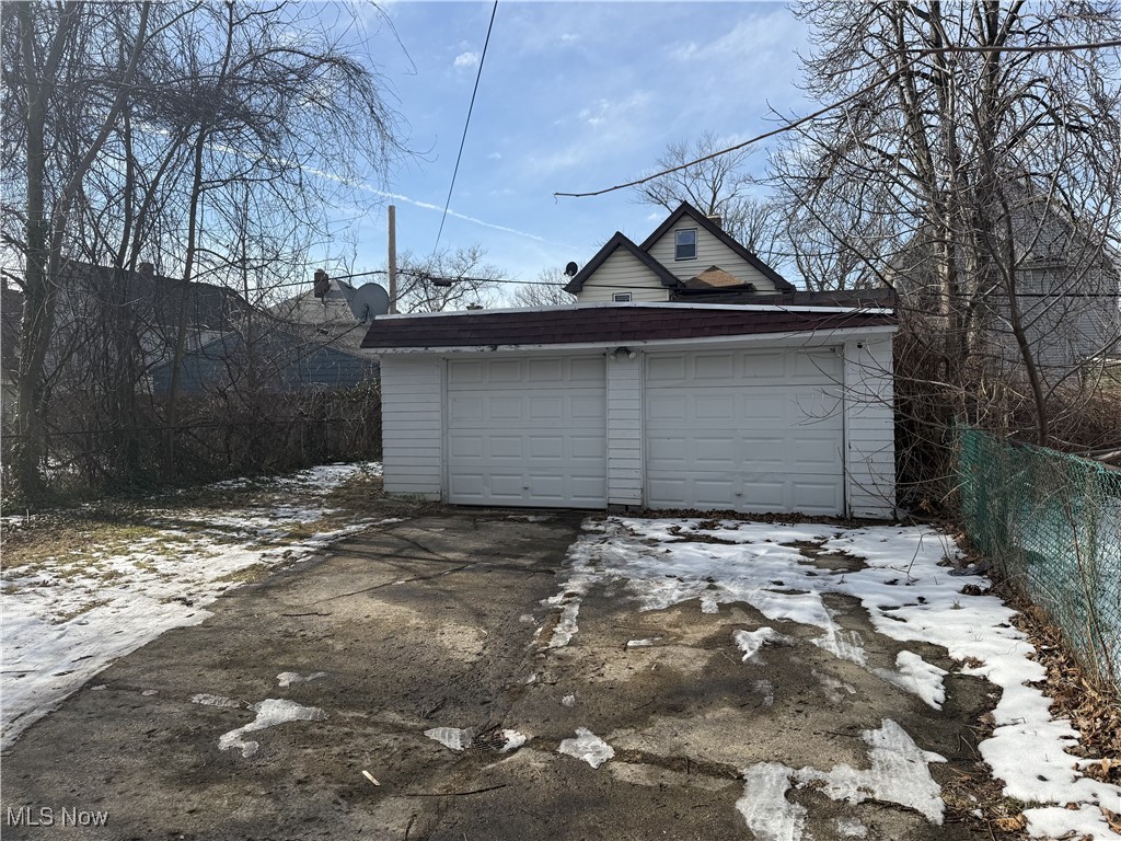 Henderson Realty Cos Lake Shr B - Residential