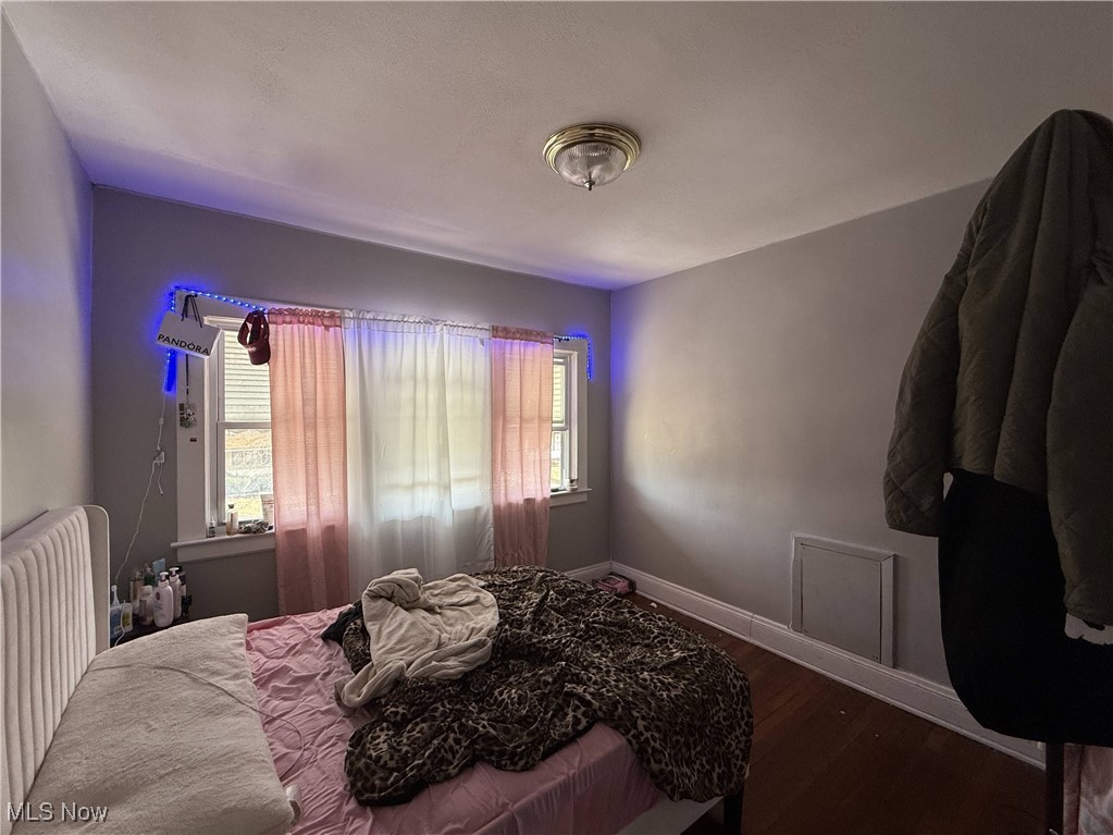 Henderson Realty Cos Lake Shr B - Residential