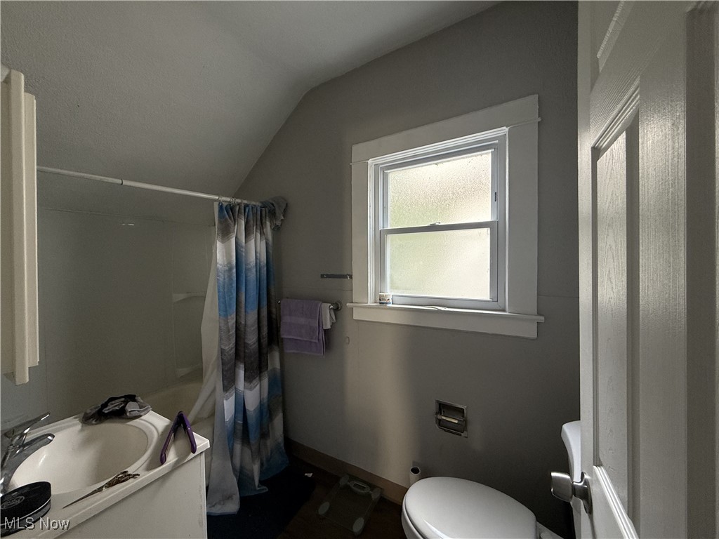 Henderson Realty Cos Lake Shr B - Residential