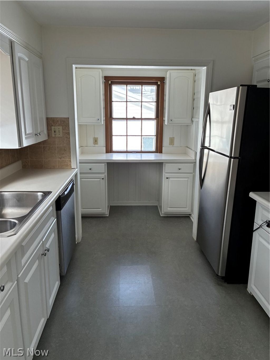 Photo of 3303 E Scarborough Road, Cleveland Heights, OH 44118 (MLS # 5186988)