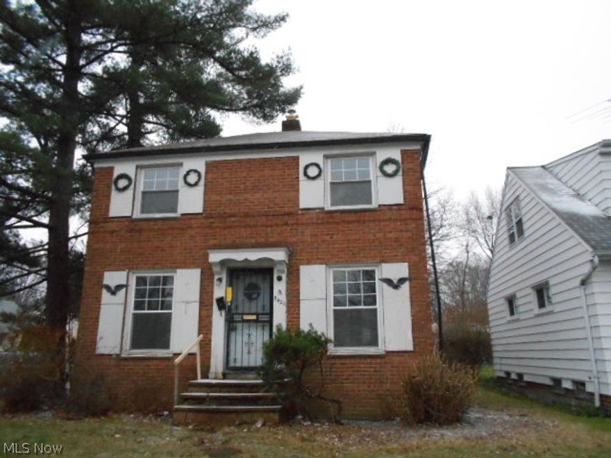 Great deal to own this 2 bedroom colonial house in the city of Maple heights. Property has comfortable living room and Dining room with carpet floors throughout. Kitchen features spacious eat-in area with vinyl flooring, wood cabinets and plastic laminate counters. Attached single car garage. Owner Occ. Buyers & Agents must sign OwnerOccupant Certificate found in MLS Attachment in order to make offer.  This is a Fannie Mae HomePath property.