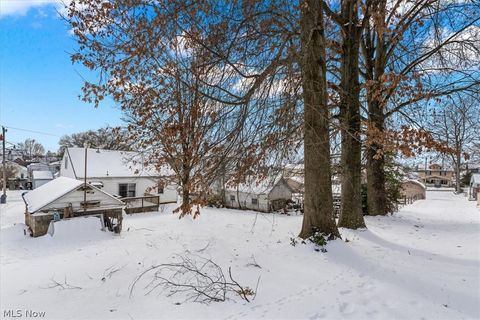 Tiny photo for 1611 Lawrence Street, Parkersburg, WV 26101 (MLS # 5185719)