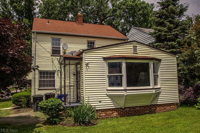 S H Kleinman Realty Cos Shake - Residential