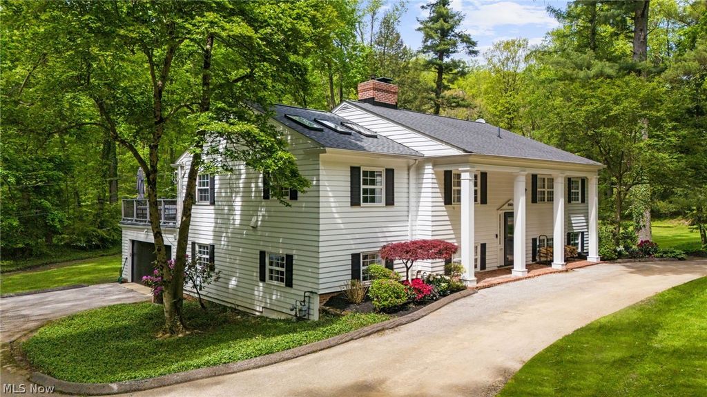 Photo of 2000 Berkshire Road, Gates Mills, OH 44040 (MLS # 5209241)