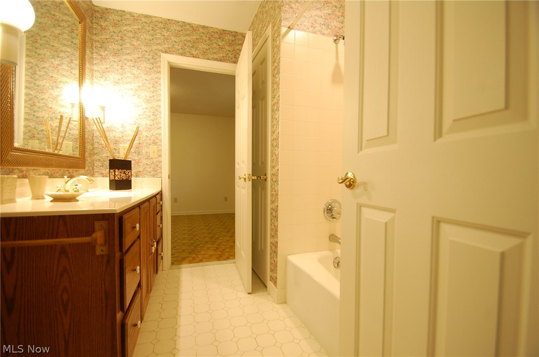 Hollycroft Condo - Residential