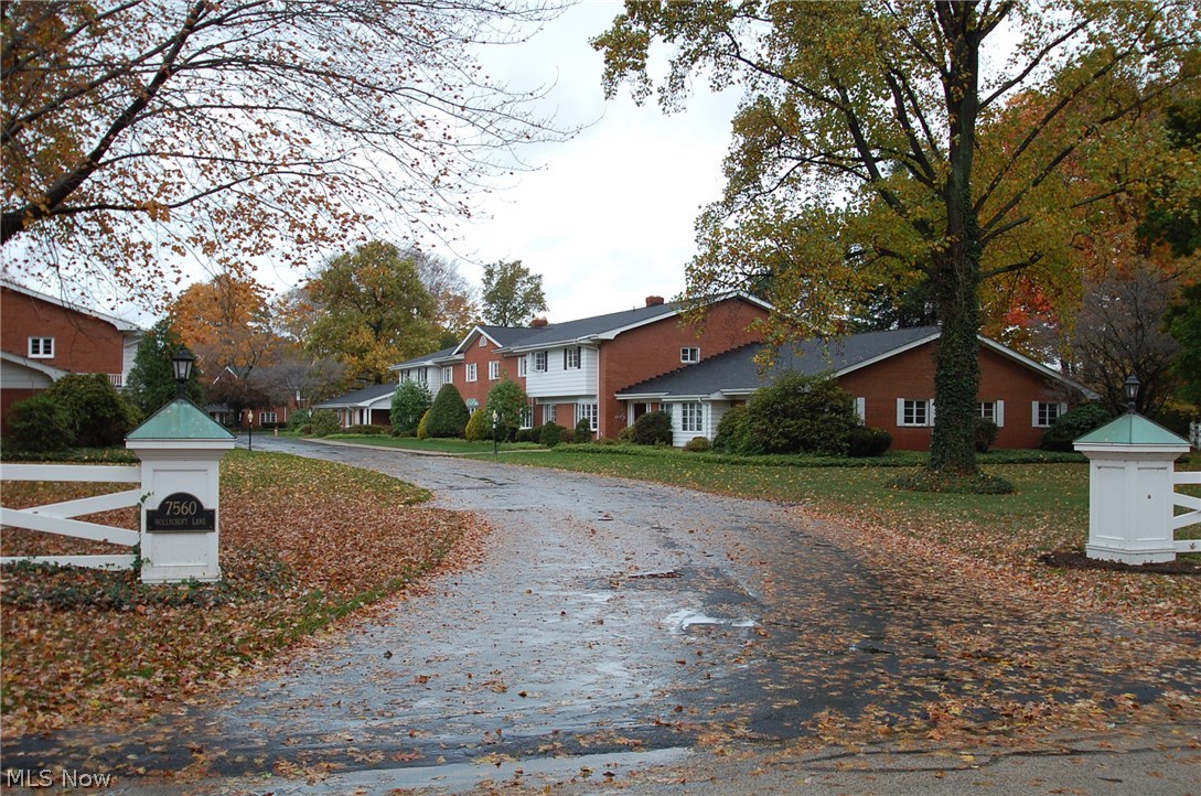 Hollycroft Condo - Residential