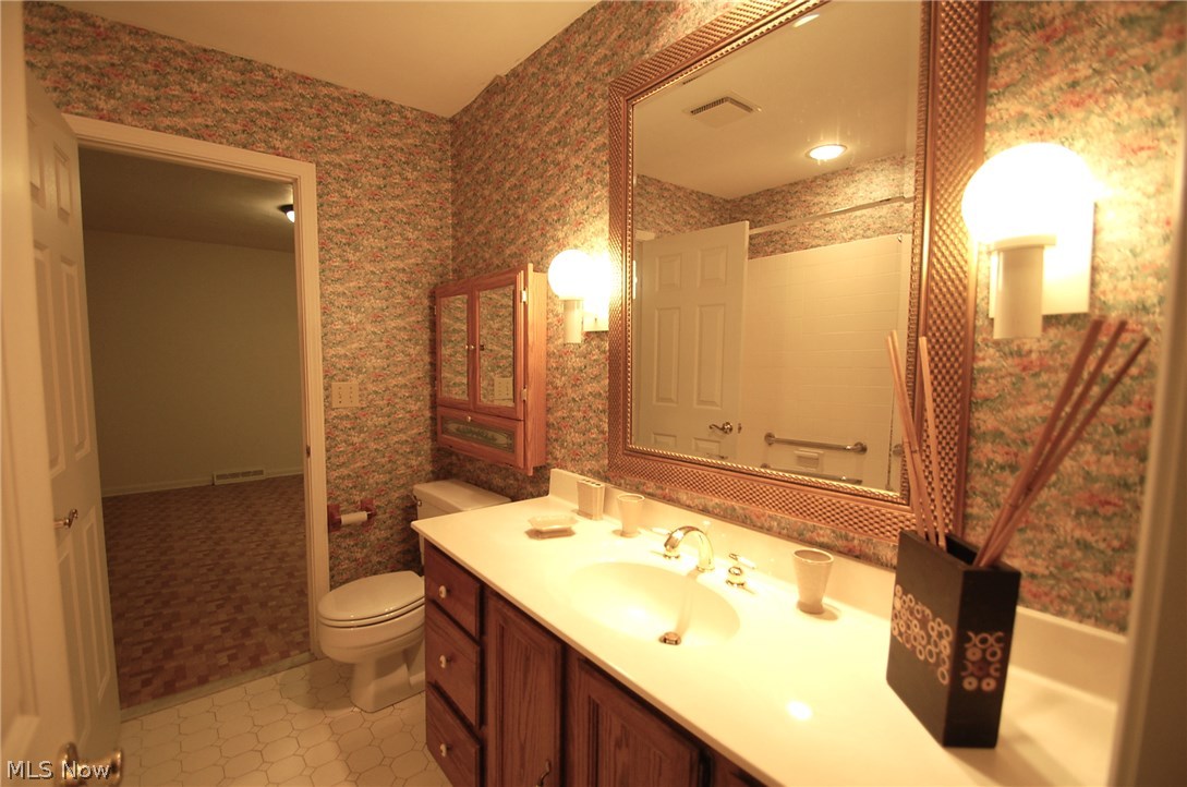 Hollycroft Condo - Residential