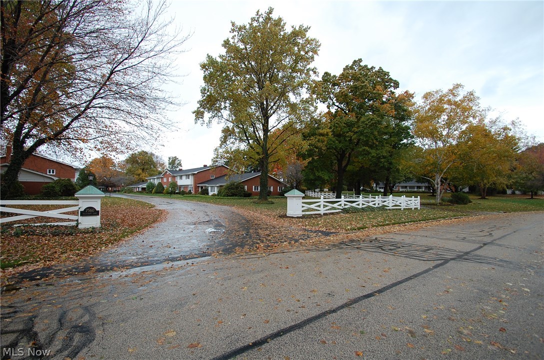 Hollycroft Condo - Residential