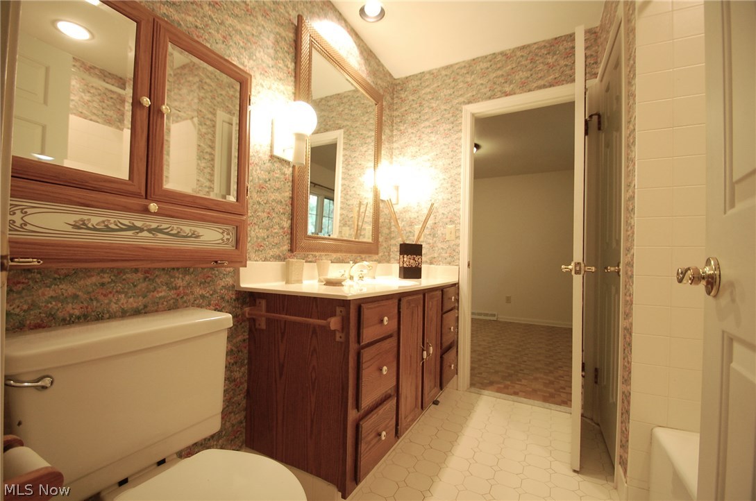 Hollycroft Condo - Residential