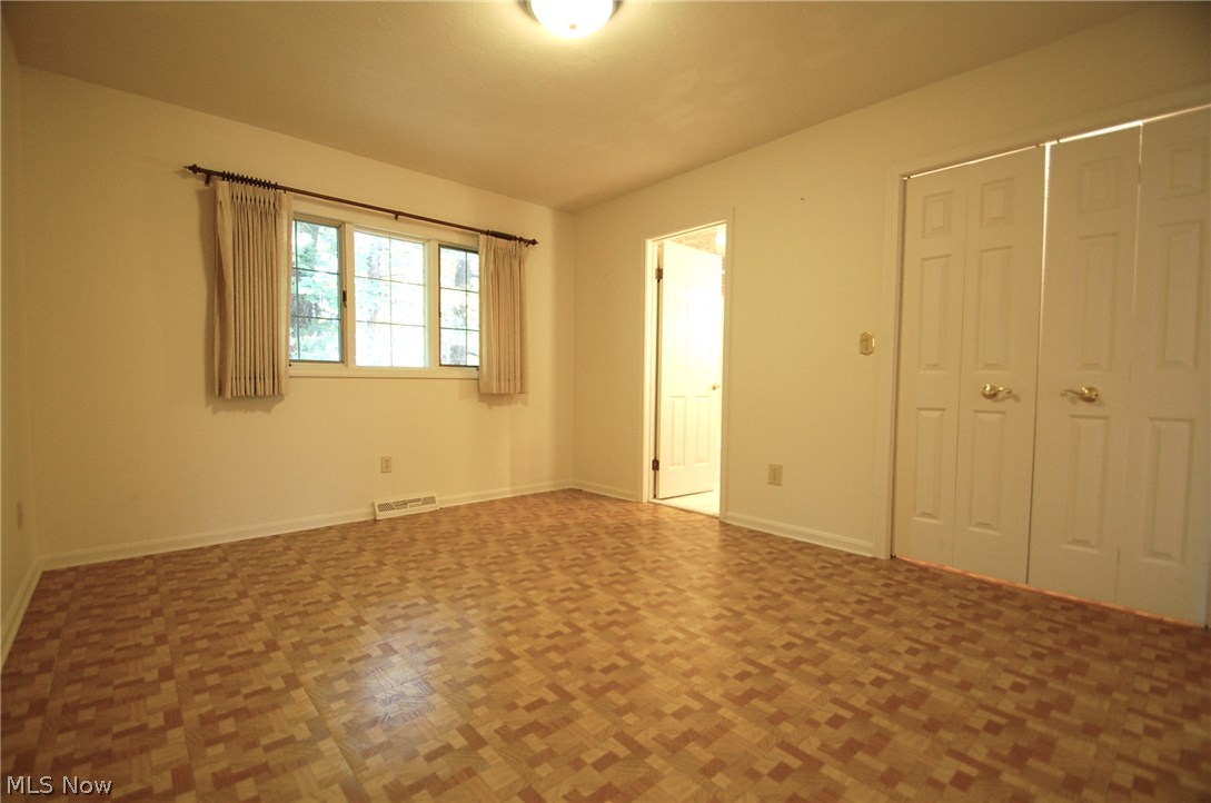 Hollycroft Condo - Residential