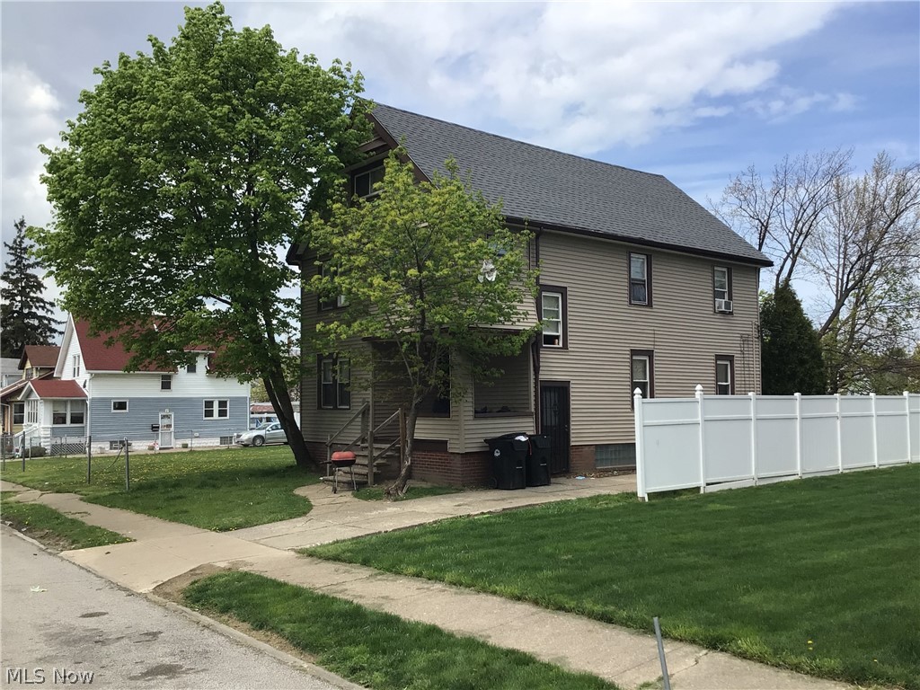 Wonderfully maintained duplex ready for a new owner. Property features great new siding, new roof on the outside. Great location as well no houses on either side of the property either. Great cash flowing turnkey property!