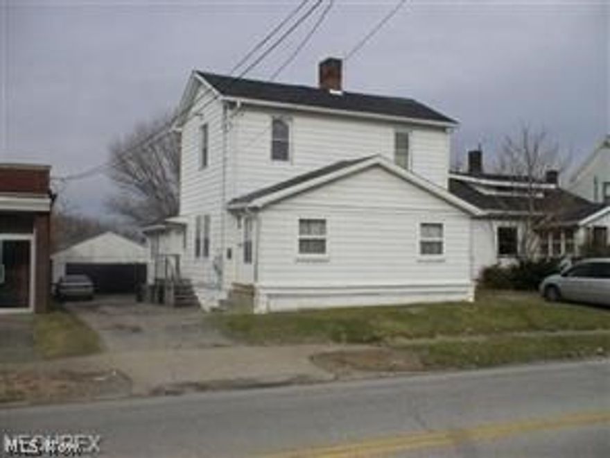 Sprawling 1st floor apt. with 2 bedrooms and a den with wall to wall closet or 3 bedrooms. All renovated with new flooring, paint, remodeled bath and newer carpet 2 years ago. Kitchen is wonderful and super big! tons of natural solid wood cabinets and appliances that stay! Very deep back yard and every convenience right there! Grossery & convenient store, pizza, laundromat, bus line,gas station, restaurants, plus much more! Newer School, Wilson , just a few blocks away! All separate gas & electric so your expenses are all your own. 2 car garage in back yard.  Neighbor is a day care! 

Upstairs is a 1 bedroom apt. with separate utilities too. currently not rented. If new tenants  rented both, there could be a savings.