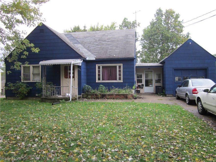 Cape style House with basement apartment. Walk to KSU. Needs work in & out. Good Location. Zoned R-3 (2 units)