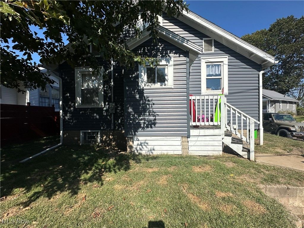 Photo of 821 Grandview Avenue, Coshocton, OH 43812 (MLS # 5163763)