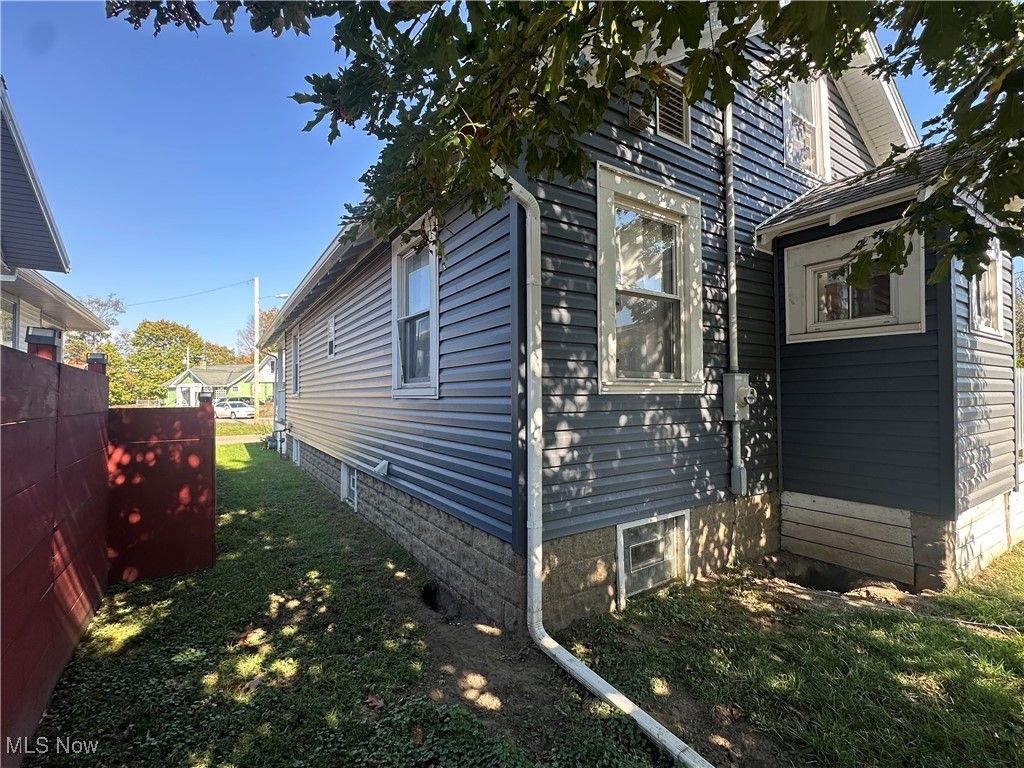 Photo of 821 Grandview Avenue, Coshocton, OH 43812 (MLS # 5163763)